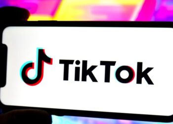 TikTok se reinventa: llega al universo de los pódcast… en video