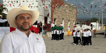 Casas celebra la Revolución Mexicana con un desfile lleno de color y talento juvenil