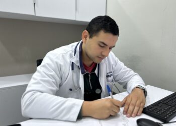 El médico Javier López Rodríguez recomienda protegerse ante los cambios bruscos de temperatura