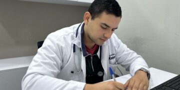 El médico Javier López Rodríguez recomienda protegerse ante los cambios bruscos de temperatura