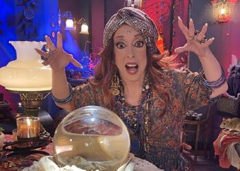 María Elena Saldaña regresa al foro luego de sufrir caída