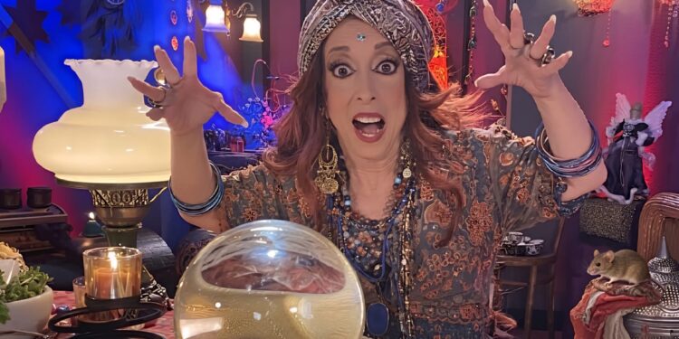 María Elena Saldaña regresa al foro luego de sufrir caída