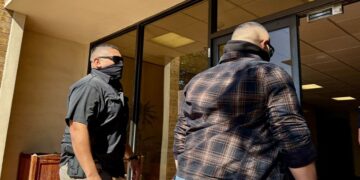 Adulto mayor detenido por ICE en Florida comparecerá ante juez en medio de denuncias por deterioro de salud