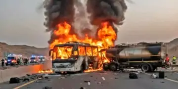 Al menos 45 peregrinos indios fallecen en trágico accidente de autobús en Arabia Saudita