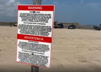 Alertan por instalación de letreros estadounidenses en Playa Bagdad