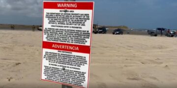 Alertan por instalación de letreros estadounidenses en Playa Bagdad
