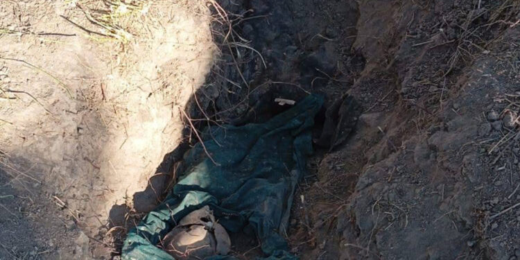 Identifican prendas de mujer hallada en fosa clandestina en Reynosa