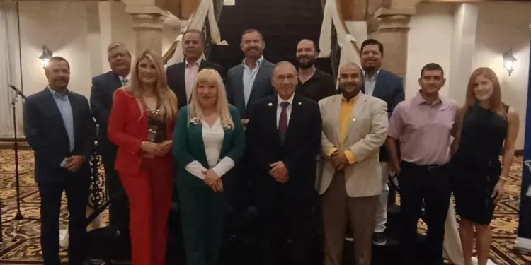 Laredo reconoce a pioneros del transporte en gala especial