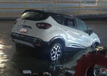 Lluvias intensas dejan encharcamientos y vehículos afectados en Victoria