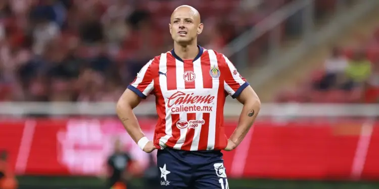 Javier “Chicharito” Hernández se despide de Chivas tras hacerse oficial su salida del club rojiblanco.