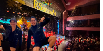 Lleno total y aplausos: RS Estudio convierte el Teatro Amalia en una fiesta navideña