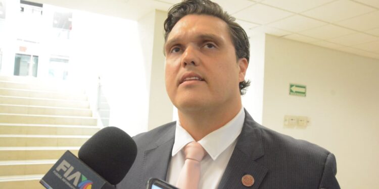 Pide Humberto reforzar medidas tras el hallazgo de 80 teléfonos en CEDES Reynosa