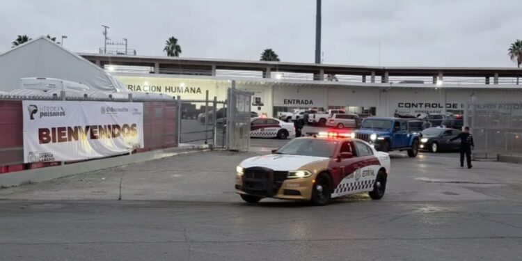 Más de cuatro mil vehículos de paisanos cruzan a Tamaulipas por Nuevo Laredo durante temporada decembrina