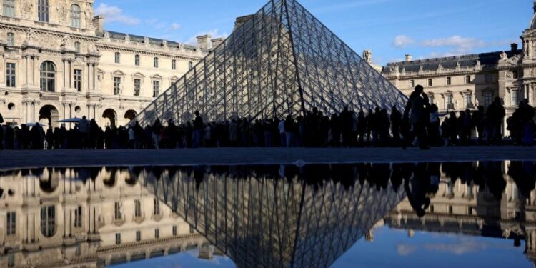 Robo en el Louvre: 30 segundos que dejaron escapar a los ladrones