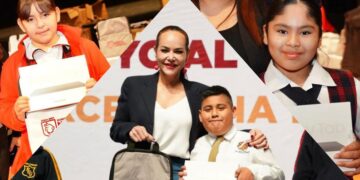 Carmen Lilia Canturosas fortalece apoyo educativo con entrega de tablets