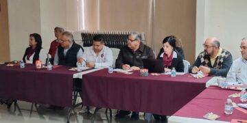 Reunión de Secretaría de Educación con docentes para evaluación académica