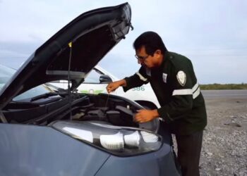 Ángeles Verdes asistiendo a turistas en carretera de Tamaulipas