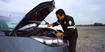 Ángeles Verdes asistiendo a turistas en carretera de Tamaulipas