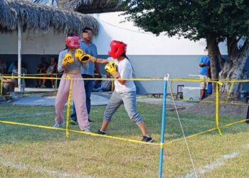 combate femenil en concurso nacional penitenciario de boxeo