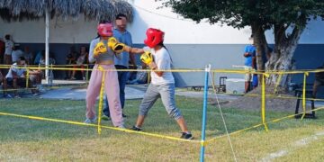 combate femenil en concurso nacional penitenciario de boxeo
