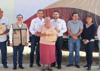 Entrega de filete de pescado en comunidades rurales de Casas Tamaulipas