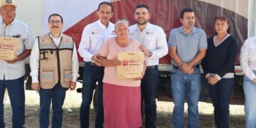 Entrega de filete de pescado en comunidades rurales de Casas Tamaulipas