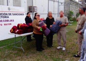 Entrega CEDES Victoria cobijas a personas adultas mayores ante bajas temperaturas