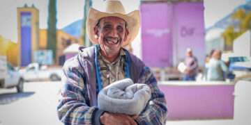 DIF Tamaulipas refuerza entrega de cobijas y alimentos ante frío invernal