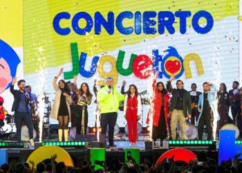 Entrega masiva de juguetes en campaña Juguetón para niños vulnerables