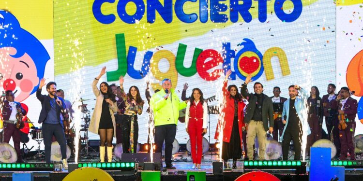 Entrega masiva de juguetes en campaña Juguetón para niños vulnerables