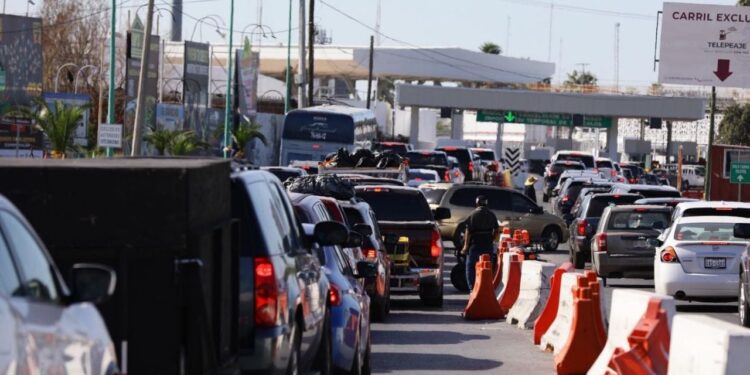 Flujo vehicular en Puente Internacional Juárez-Lincoln Nuevo Laredo