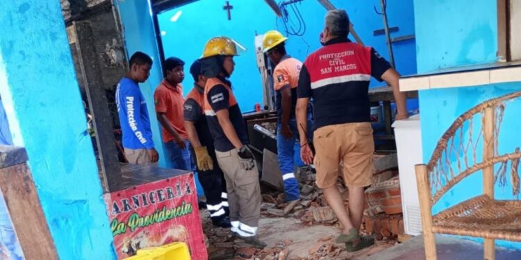 edificio dañado por sismo en Guerrero
