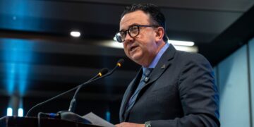 Juan José Sierra presidente de Coparmex en conferencia