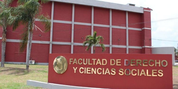 Edificio principal Universidad Autónoma de Tamaulipas