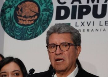 Ricardo Monreal durante conferencia sobre reforma electoral