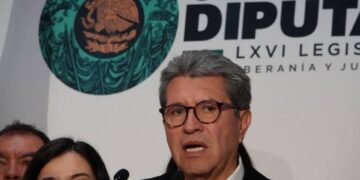 Ricardo Monreal durante conferencia sobre reforma electoral