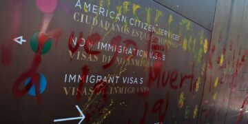 Embajada de Estados Unidos en Ciudad de México con presencia de seguridad