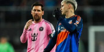 Luca Orellano en acción con Rayados en partido reciente