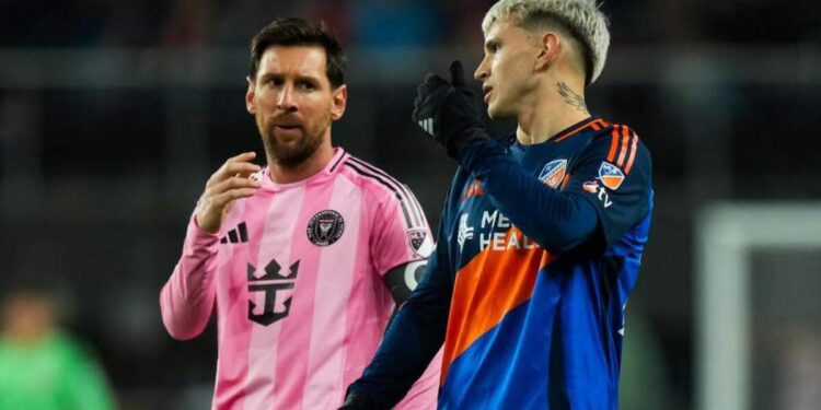 Luca Orellano en acción con Rayados en partido reciente