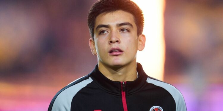 Gilberto Mora celebrando gol con Xolos en partido de Liga MX