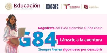 Estudiantes estudiando en computadora en curso en línea