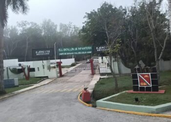 Jóvenes entregan cartilla militar en módulo de Tampico 2026