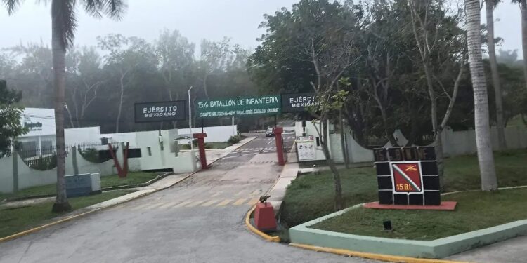 Jóvenes entregan cartilla militar en módulo de Tampico 2026