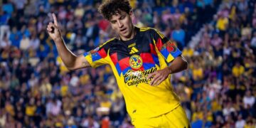 André Jardine hablando en conferencia de prensa reciente