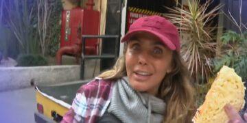 Sabine Moussier participando en tradición Día de Reyes