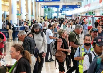 Aviones en aeropuerto de Quintana Roo durante temporada alta