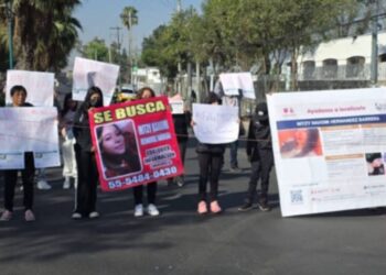Manifestantes bloquean avenida Tláhuac en CDMX para exigir búsqueda