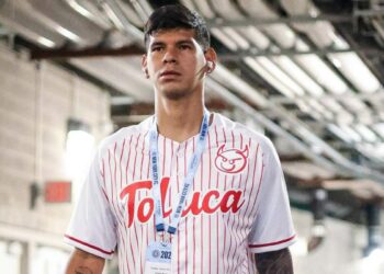Robert Morales delantero paraguayo jugando futbol con Toluca