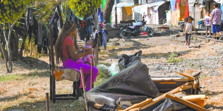 Migrantes venezolanos reflexionando sobre situación política