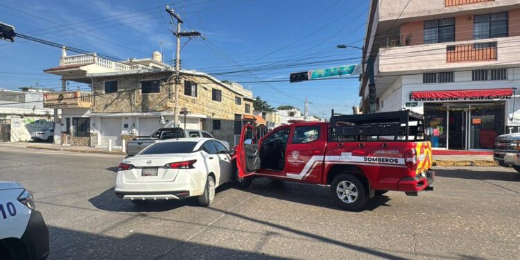 vehiculo de proteccion civil tras accidente vial en Ciudad Madero